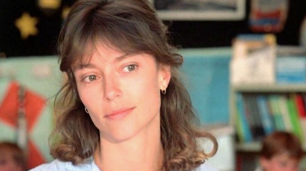 Czy potrafisz zgadnąć, kim jest? Legendarna gwiazda lat 80. wciąż zachwyca fanów ponadczasowym pięknem i ikonicznym talentem!