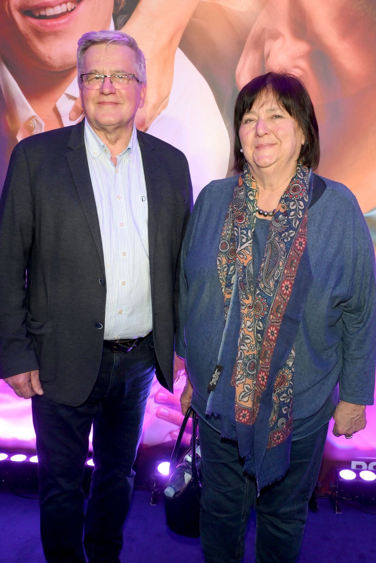 Bronisław Komorowski pojawił się na premierze wraz z żoną, której nie widział od dłuższego czasu. Ich wspólne pojawienie się natychmiast przyciągnęło uwagę