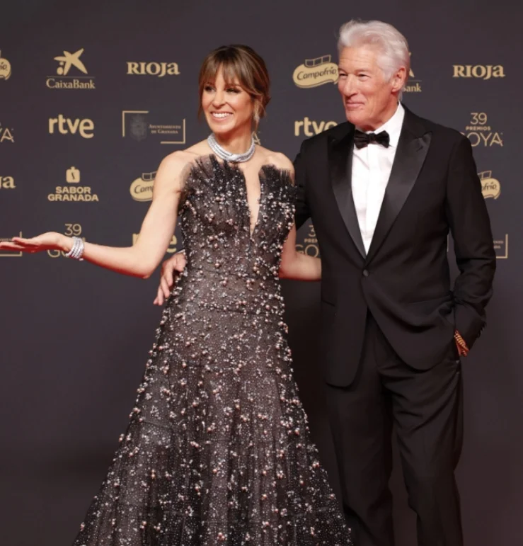 On ma 74 lata, a ona 41: Richard Gere po raz pierwszy od dłuższego czasu pokazał swoją młodą żonę