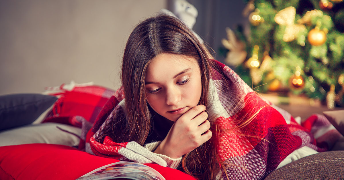 Moja jedenastoletnia córka wróciła do domu, ale jej klucz nie pasował. Czekała PIĘĆ GODZIN na deszczu. Potem wyszła moja mama i powiedziała: „Wszyscy zdecydowaliśmy, że ty i twoja mama nie mieszkacie tu już dłużej”. Nie krzyczałam. Po prostu powiedziałam: „Rozumiem”. Trzy dni później moja mama dostała LIST i zbladła…
