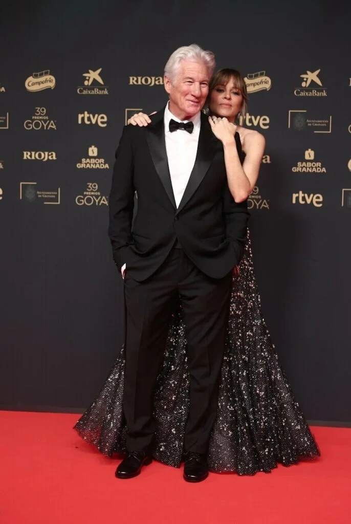 On ma 74 lata, a ona 41: Richard Gere po raz pierwszy od dłuższego czasu pokazał swoją młodą żonę