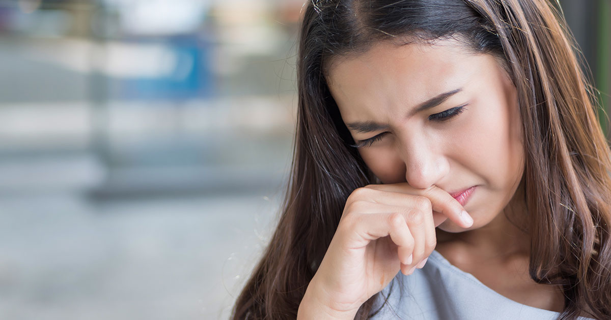 Moja jedenastoletnia córka wróciła do domu, ale jej klucz nie pasował. Czekała PIĘĆ GODZIN na deszczu. Potem wyszła moja mama i powiedziała: „Wszyscy zdecydowaliśmy, że ty i twoja mama nie mieszkacie tu już dłużej”. Nie krzyczałam. Po prostu powiedziałam: „Rozumiem”. Trzy dni później moja mama dostała LIST i zbladła…