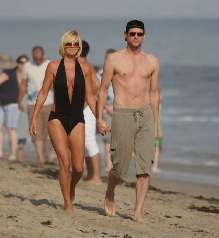 Rozpoznajecie tych ludzi? Rzadkie ujęcie z przeszłości – zdjęcie z 2008 roku, zrobione na plaży w Malibu, na którym uchwycono dwie hollywoodzkie gwiazdy!