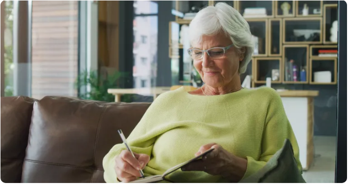 Otworzyłem medalion mojej zmarłej mamy, który był zaklejony przez 15 lat – to, co w nim ukryła, zaparło mi dech w piersiach