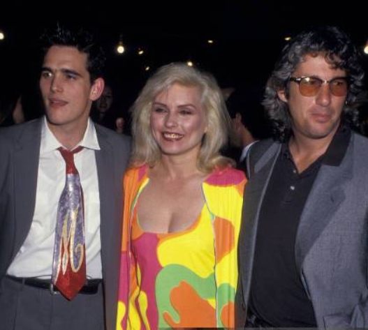 Czy rozpoznajecie tę legendarną już parę z czasów, zanim podbili Hollywood? Zobaczcie ich stare zdjęcia!