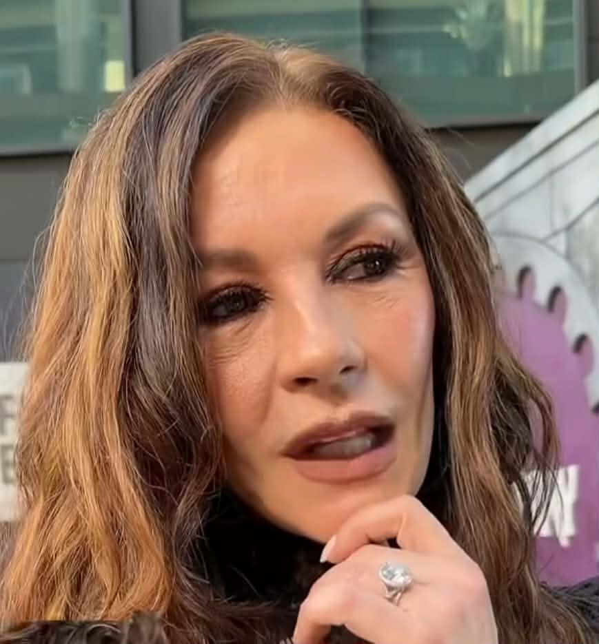 „Małżeństwo ze starszym mężczyzną to gwarancja przedwczesnego starzenia się”. Na nowych zdjęciach nie można rozpoznać 56-letniej Catherine Zeta-Jones