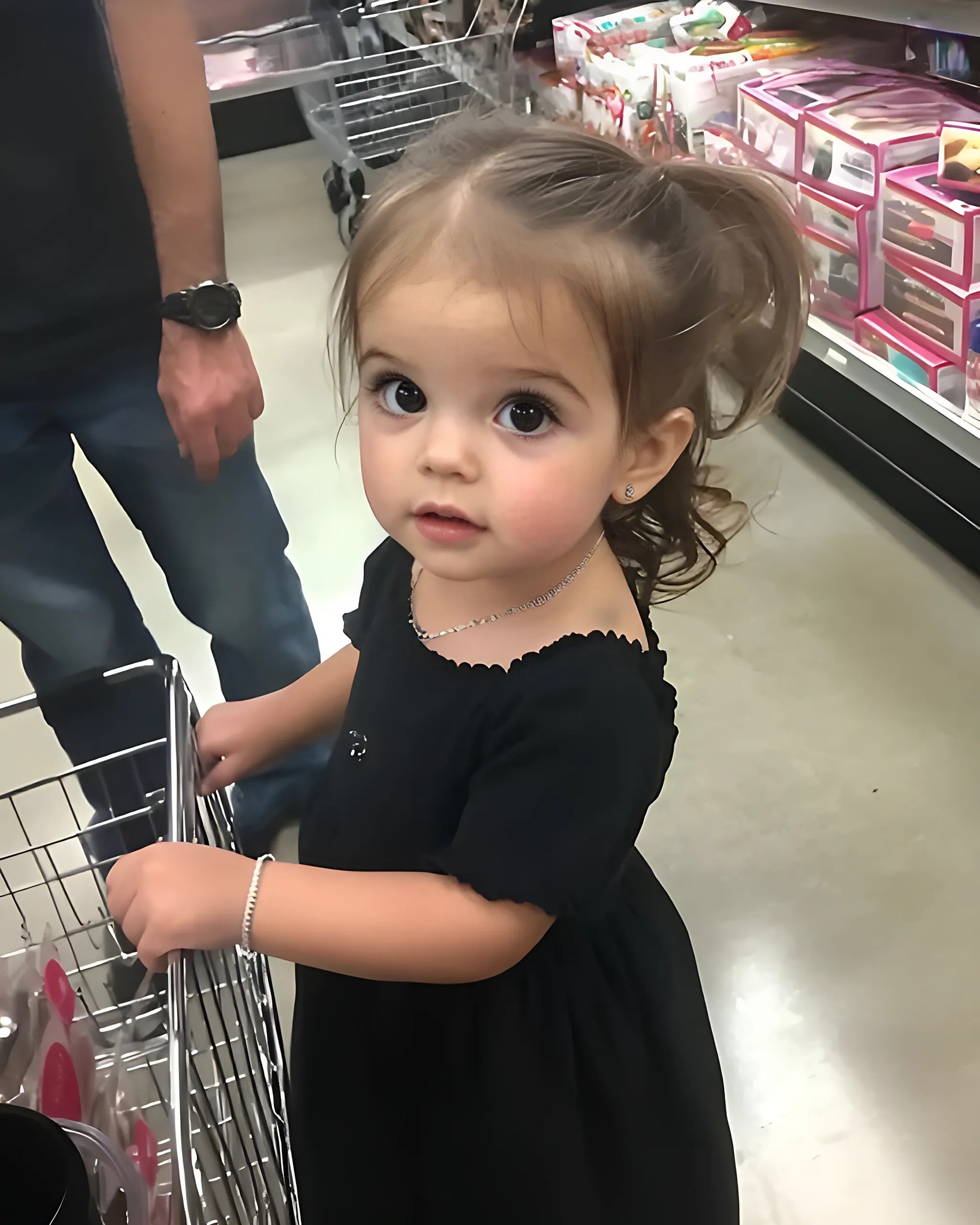 Moja ciężko chora córka otrzymała rachunek za leczenie w wysokości 140 000 dolarów, który został opłacony przez anonimowego darczyńcę – cztery lata później podszedł do mnie nieznajomy i powiedział: „Byłem ci to winien”.