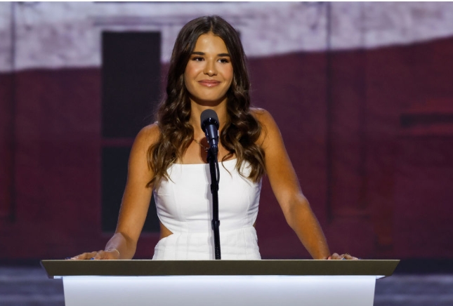 Zgadnij, kto to jest?: Rzadki, nieoficjalny moment uchwycony na wydarzeniu golfowym, pokazujący znaną osobę z młodym członkiem rodziny!