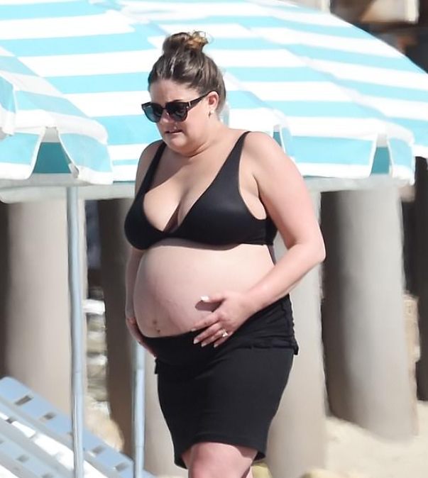 Gwiazda reality show zaskakuje fanów nie do poznania na plaży w ciąży!: Rozpoznajesz ją?