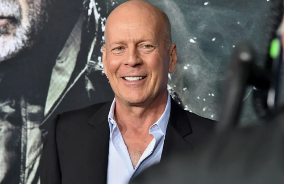 Bruce Willis zauważony podczas spaceru po plaży – wyglądał na osłabionego!: Fani martwią się o jego zdrowie!