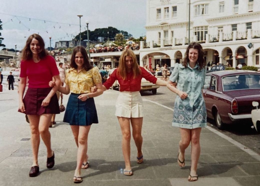 Zastanawiałaś się kiedyś, jak wyglądały współczesne babcie, gdy były młode? Zobacz zdjęcia, które opowiadają ich historię!