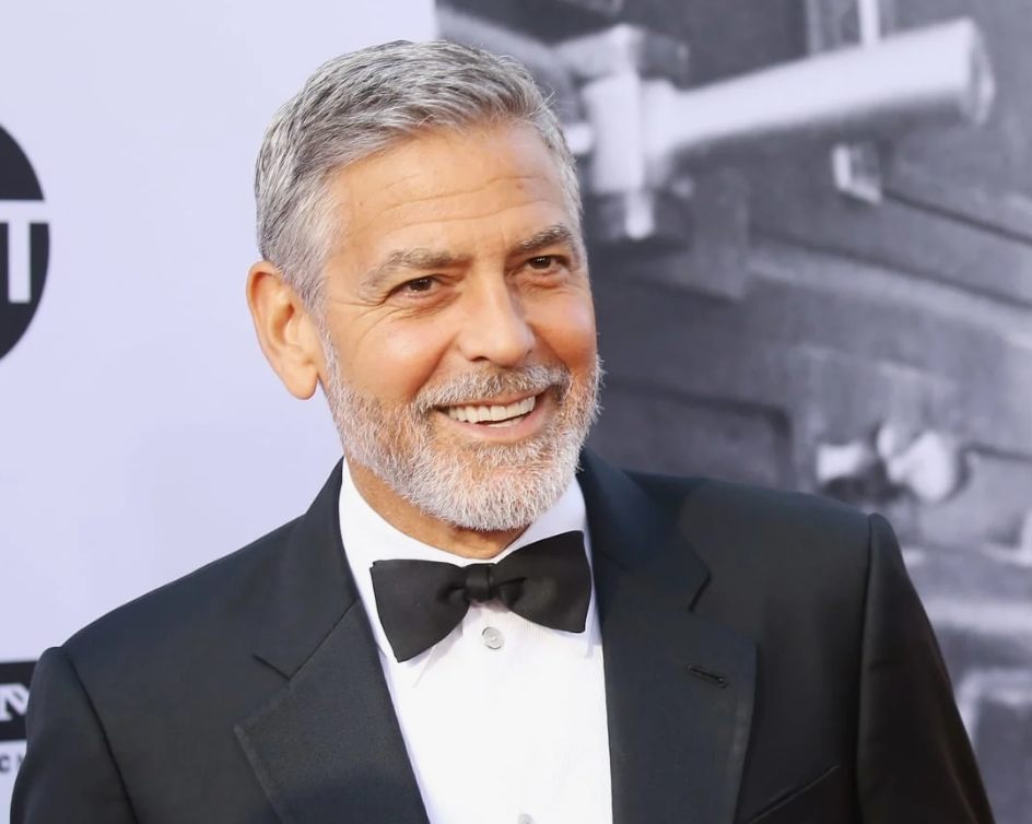 Czyja to rodzina?: Rzadkie zdjęcie z 1971 roku przyszłej legendy Hollywood z rodzicami i siostrą!