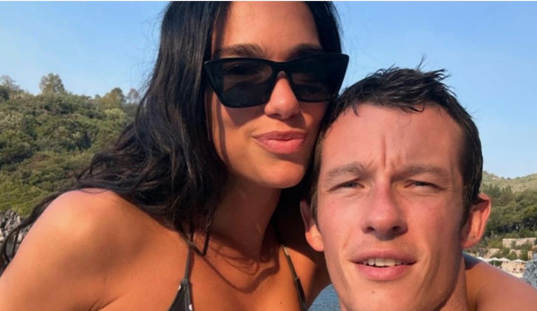 Nie do poznania na plaży!: Rzadkie zdjęcia paparazzi szokują fanów — czy potrafisz rozpoznać tę gwiazdorską parę?