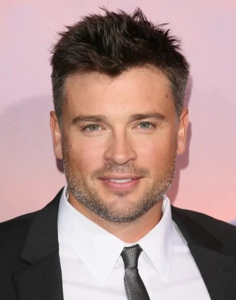 Ten przystojniak z pierwszej dekady XXI wieku, aresztowany w wieku 47 lat, zaskakuje swoich fanów siwymi włosami! Jak wygląda teraz?