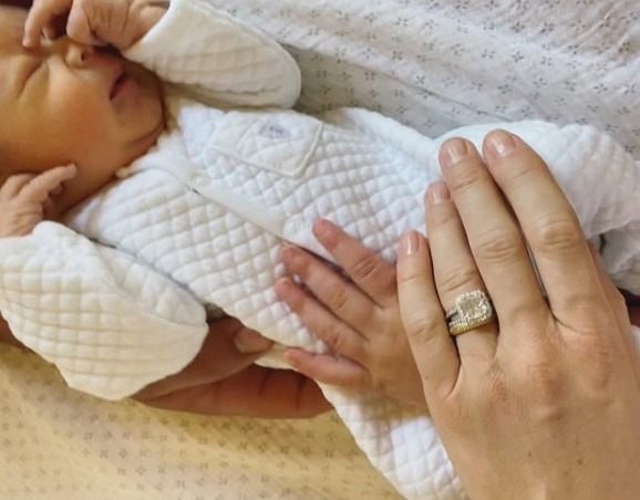 Ten przystojniak z pierwszej dekady XXI wieku, aresztowany w wieku 47 lat, zaskakuje swoich fanów siwymi włosami! Jak wygląda teraz?