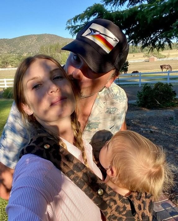 Ten przystojniak z pierwszej dekady XXI wieku, aresztowany w wieku 47 lat, zaskakuje swoich fanów siwymi włosami! Jak wygląda teraz?