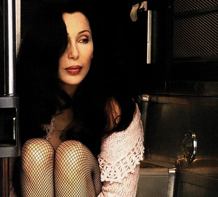 Czy potrafisz zgadnąć, kto to jest?: Prawdziwa ikona, która na zawsze zdefiniowała na nowo muzykę, kino i styl!