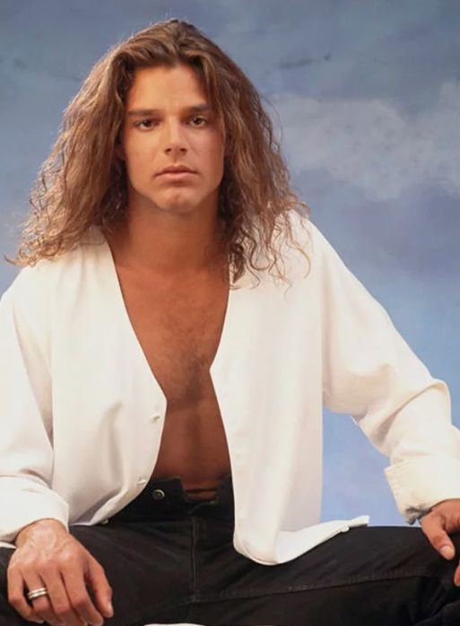 Pamiętasz tę ikoniczną gwiazdę lat 90.? Jego energia i urok wciąż błyszczą dziś!