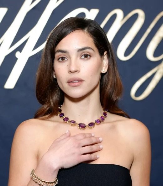 „Lisa jest ładniejsza”: Użytkownicy krytykują nowy romans Jasona Momoi po tym, jak opublikował zdjęcia swojej nowej dziewczyny—kim jest i jak wygląda?