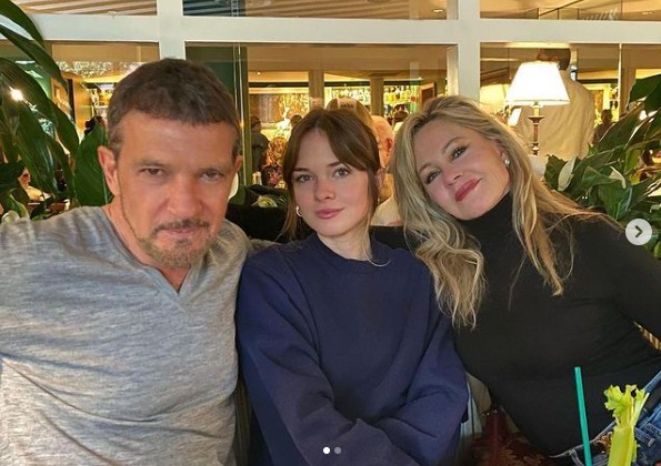 Wyglądała oszałamiająco w czarnej koronkowej sukience : Stella, córka Antonio Banderasa i Melanie Griffith, imponuje wszystkim swoją ostatnią sesją zdjęciową