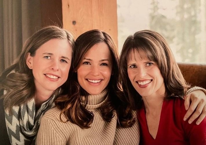 „Czy Rozpoznasz Te Słynne Siostry na Ich Dziecięcych Zdjęciach?”: Wzruszająca Podróż do Przeszłości!