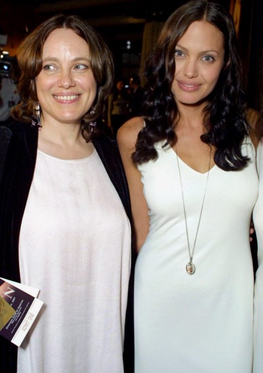 Rzadki moment z dzieciństwa: Czy potrafisz rozpoznać przyszłą gwiazdę Hollywood i jej matkę?