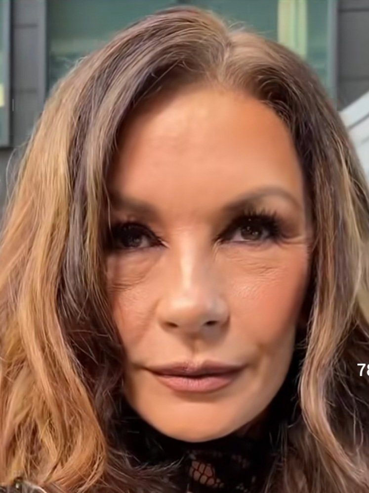 „Małżeństwo ze starszym mężczyzną to gwarancja przedwczesnego starzenia się”. Na nowych zdjęciach nie można rozpoznać 56-letniej Catherine Zeta-Jones