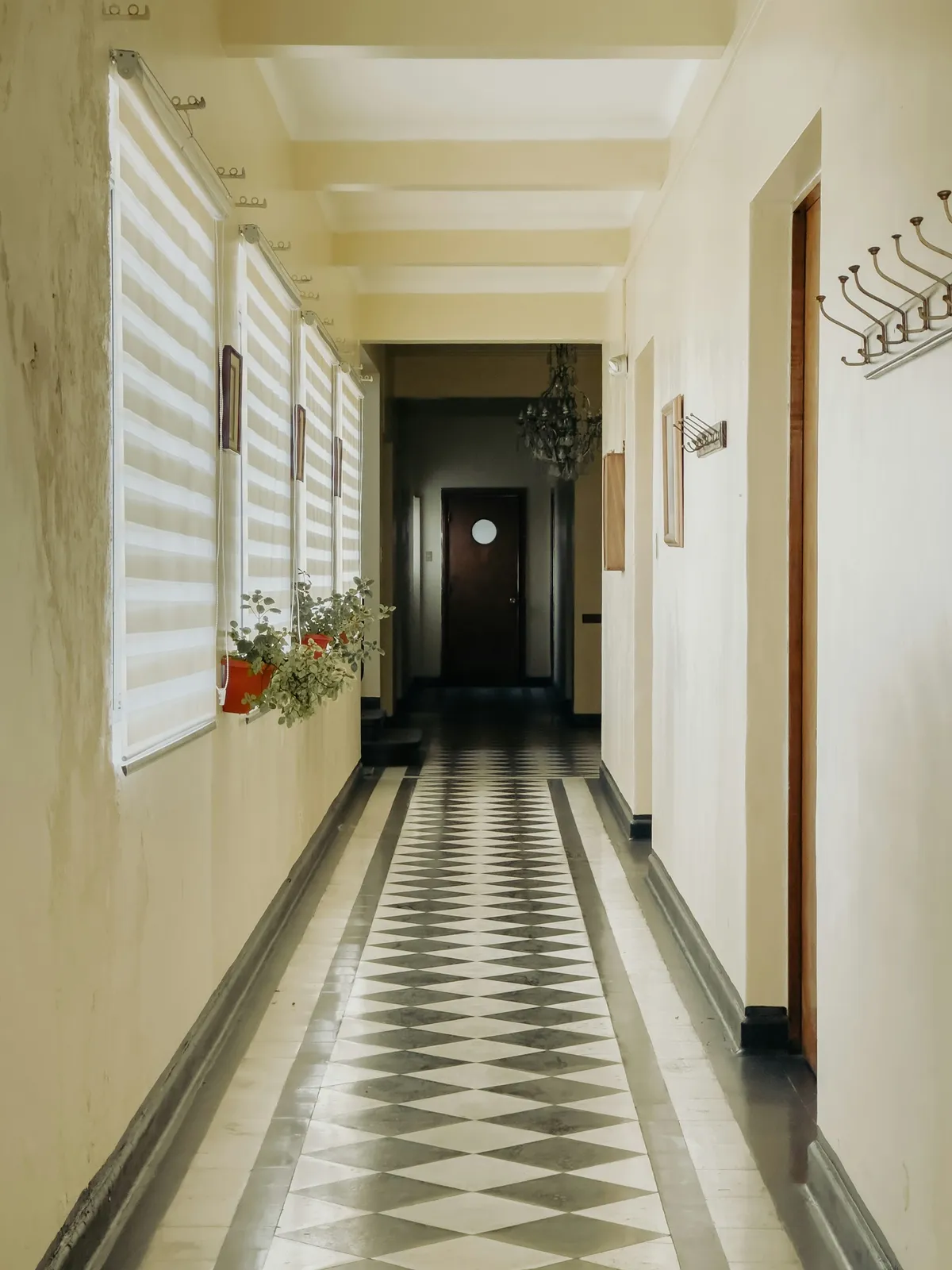 Moja szwagierka kazała mojej mamie spać na macie w korytarzu podczas rodzinnej wycieczki