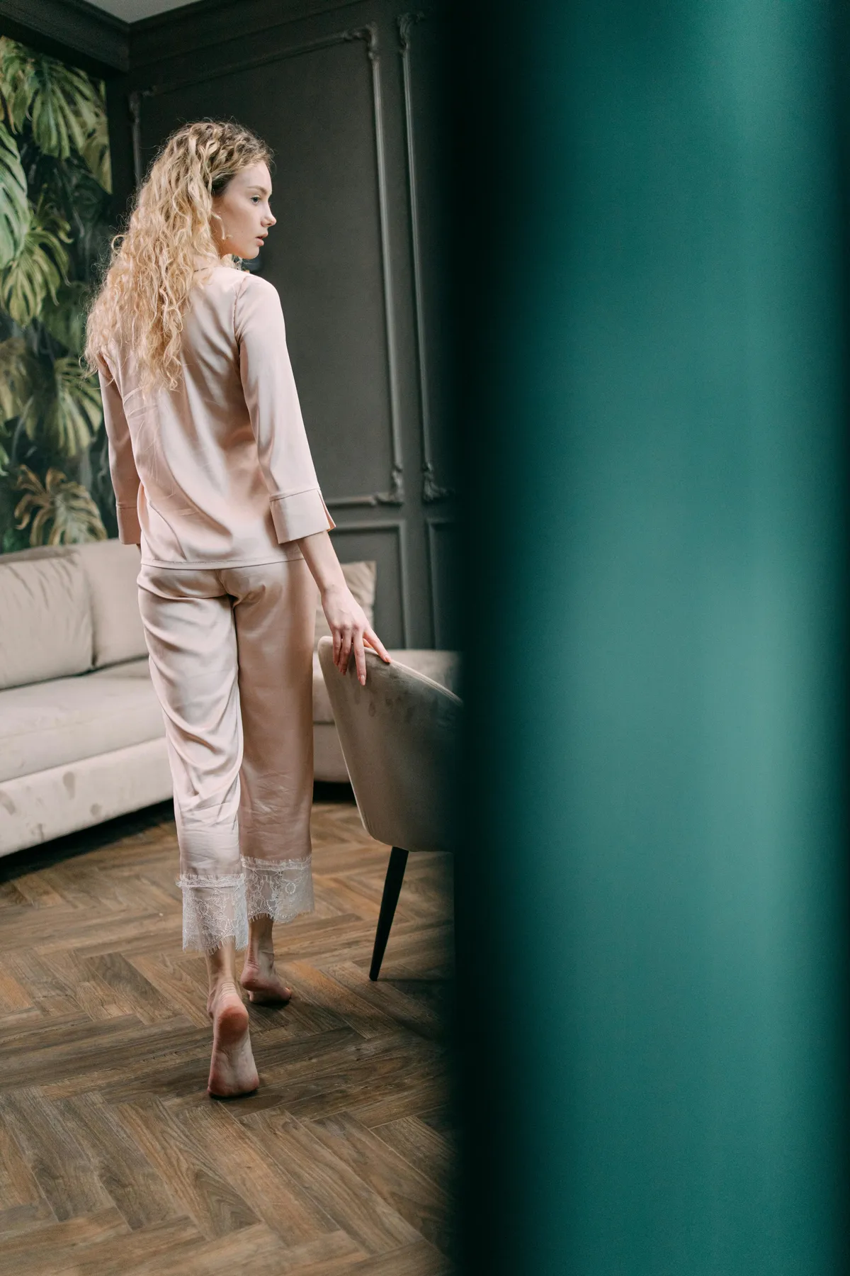 Moja córka wystąpiła na swoim ślubie w czarnej sukni – gdy poznałem prawdziwy powód, odebrało mi mowę i na długo zapadło w pamięć