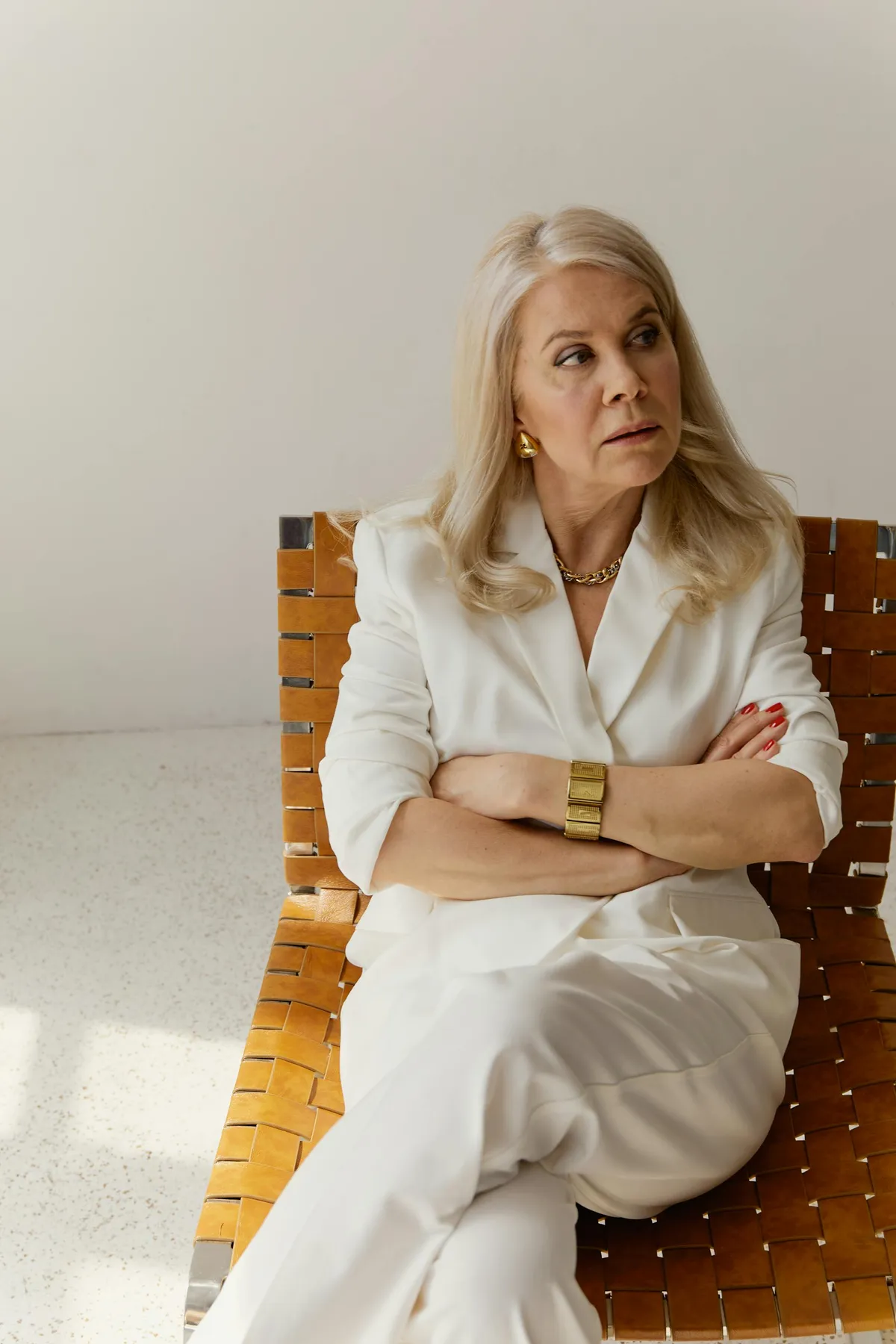 Moja przyszła teściowa oznajmiła moim osieroconym młodszym braciom, że „wkrótce zostaną oddani do innej rodziny” — dlatego daliśmy jej nauczkę, jakiej nigdy wcześniej nie doświadczyła.