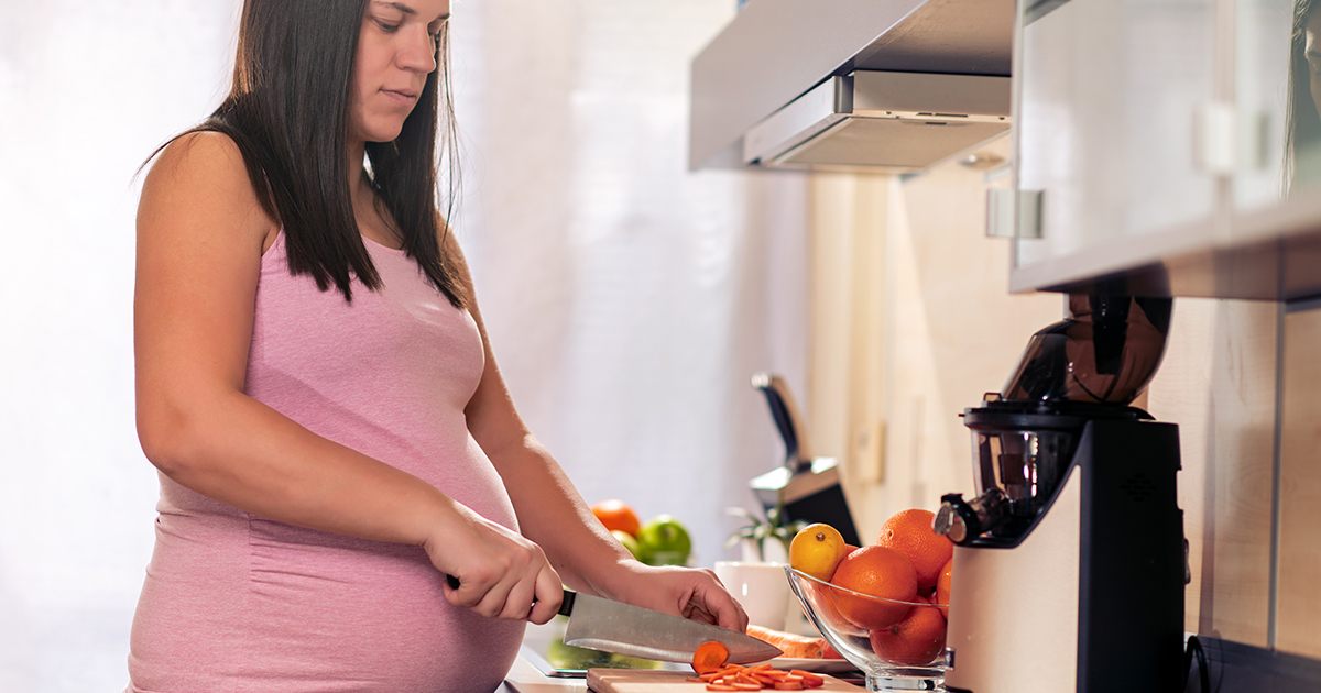 Mój mąż regularnie odwiedzał naszą surogatkę, tłumacząc, że chce tylko upewnić się, że wszystko u niej w porządku — ale coś w tym nie dawało mi spokoju. Postanowiłam ukryć dyktafon, a to, co usłyszałam, doprowadziło do końca naszego małżeństwa.