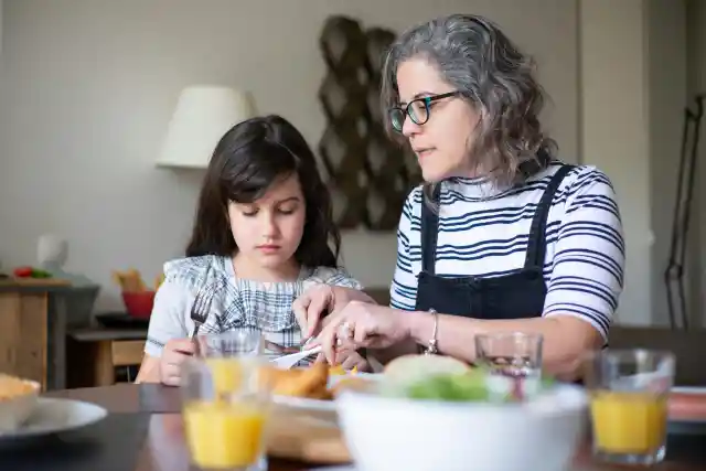 Moja macocha zostawiła mi swój dom wart 3 miliony dolarów, podczas gdy jej własne dzieci dostały po zaledwie 4 000 dolarów – ale potem znalazłem list od niej