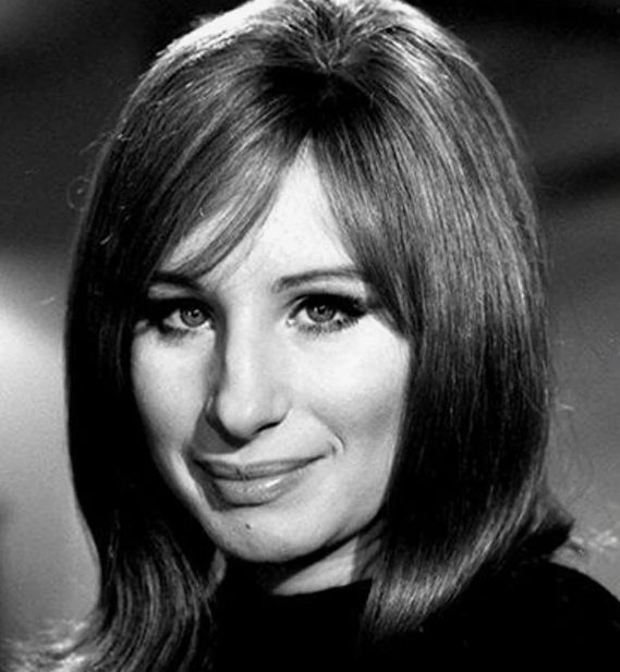 Czy potrafisz odgadnąć, kto jest na tym zdjęciu? Rzadkie ujęcie sprzed sławy i wielkich scen