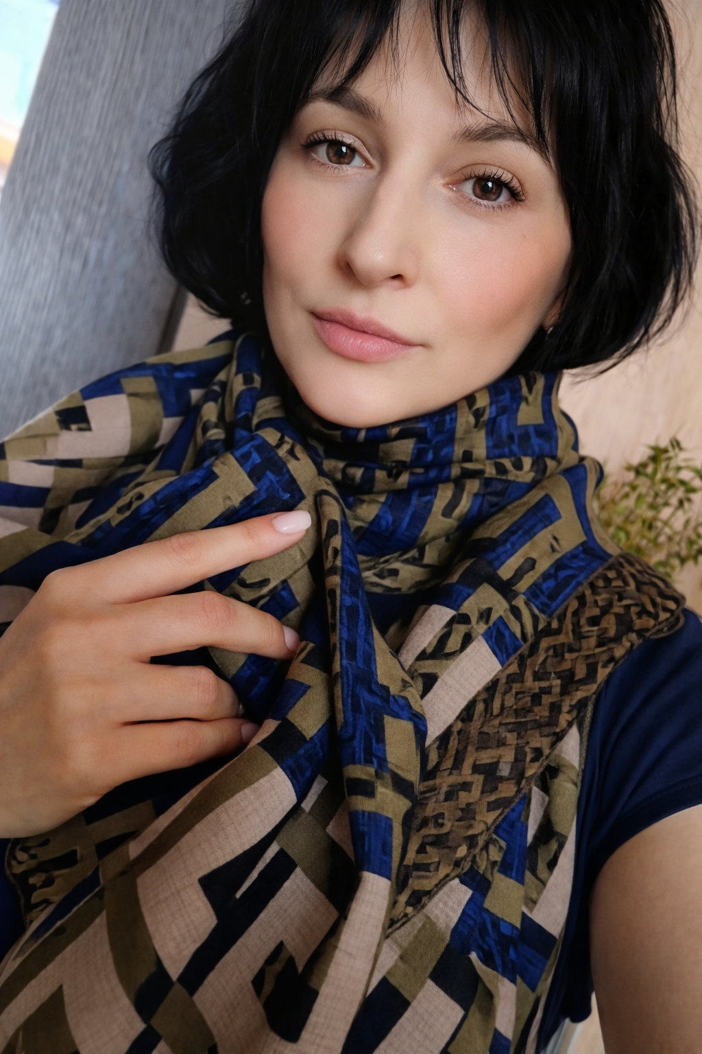 Kiedy wyjechałam w podróż służbową, moja 14-letnia córka obudziła się i zobaczyła notatkę od moich rodziców: „Zbierz swoje rzeczy i wynoś się. Musimy zwolnić pokój dla kuzyna. Nie ma tu dla ciebie miejsca”. Trzy godziny później pokazałam im, co się dzieje za taką „troskę”. Rodzice zbladli jak kreda. „Chwila… co? Jak to w ogóle?..”