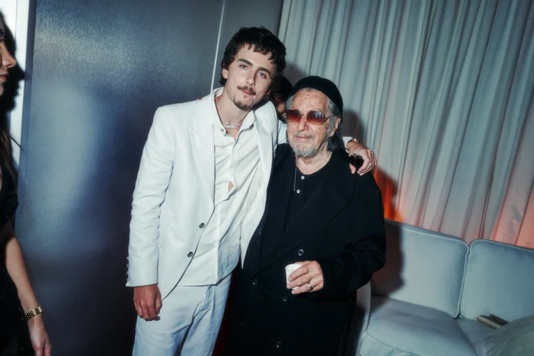 Kiedy się urodziła, miał już 53 lata i uchodził za starzejącego się uwodziciela. Al Pacino pojawił się publicznie u boku partnerki, która jest o 53 lata młodsza od 85-letniej gwiazdy.