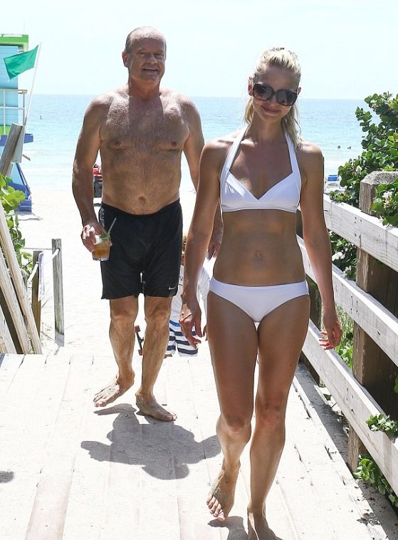 Zgadnijcie, o kim mowa: hollywoodzka gwiazda spędza słoneczny urlop w Miami wraz ze swoją uroczą młodą żoną!