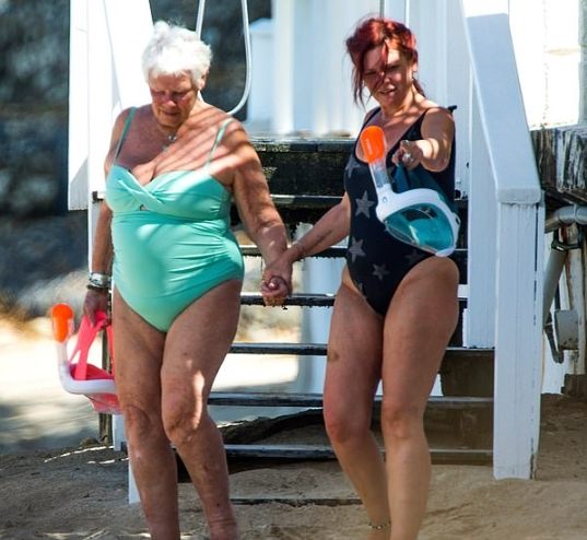 Nieoczekiwane pojawienie się: ulubioną, nagrodzoną Oscarem aktorkę zauważono w bikini!