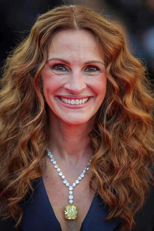 „Mówią, że z wiekiem zaczęłam wyglądać bardziej męsko”. Julia Roberts zmierzyła się z falą hejtu.