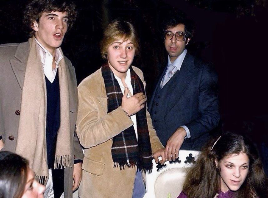 Rozpoznajesz ich?: Rzadkie zdjęcie z 1977 roku pokazuje dwóch przyszłych ikon na słynnej premierze filmu