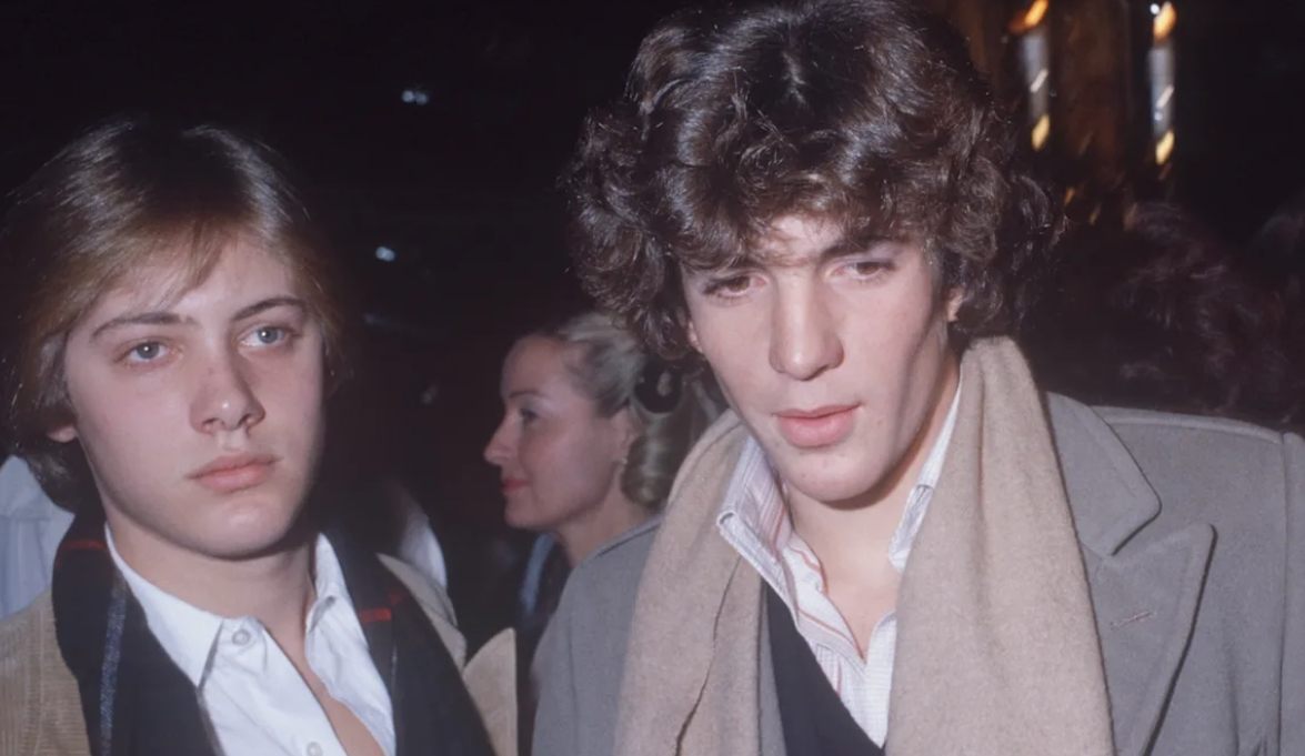 Rozpoznajesz ich?: Rzadkie zdjęcie z 1977 roku pokazuje dwóch przyszłych ikon na słynnej premierze filmu