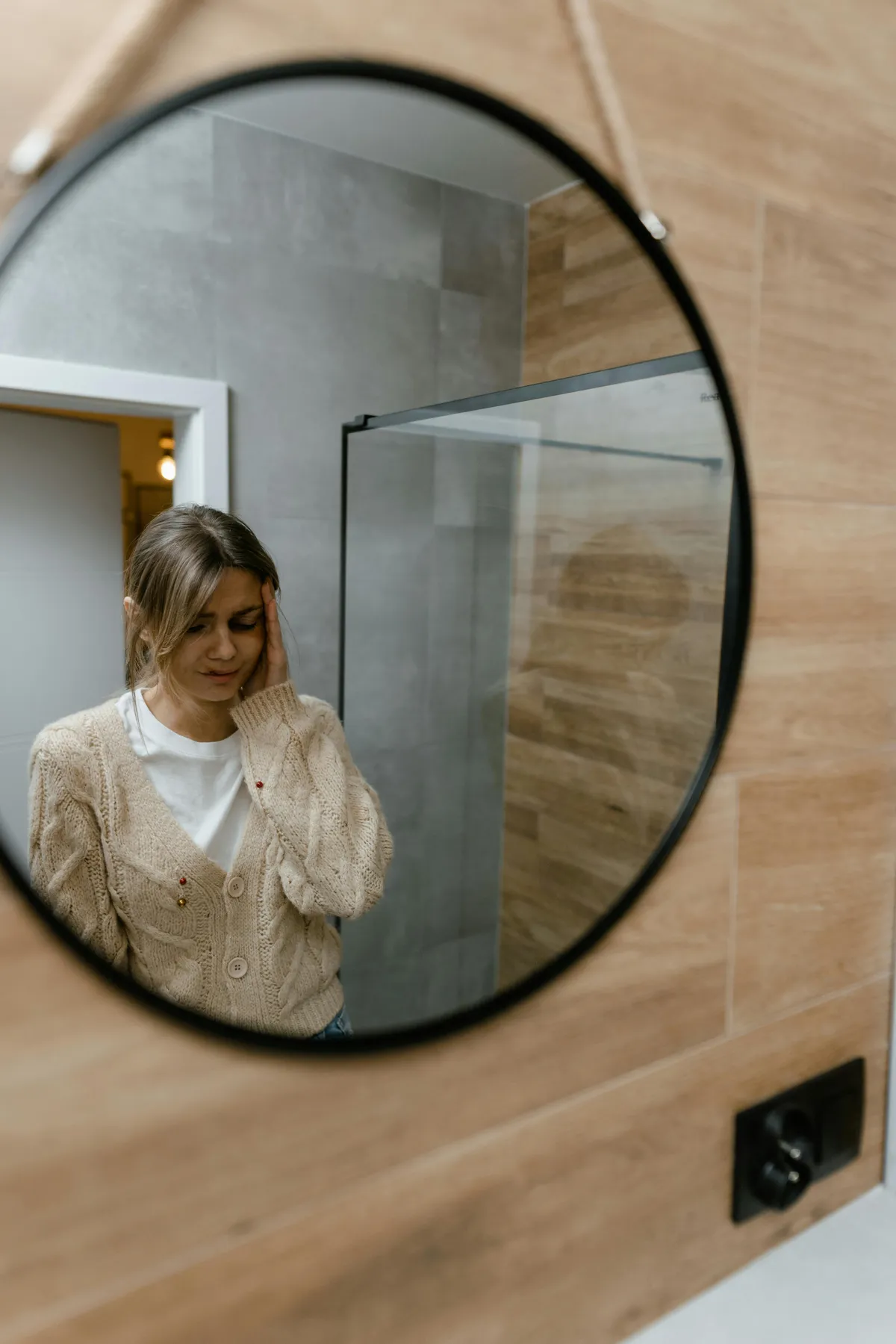 Mój mąż zostawił mnie z nowo narodzonymi trojaczkami – wiele lat później spotkałam go przypadkowo