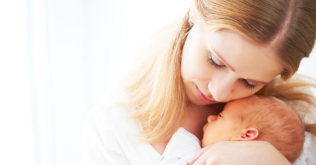 Nasza surogatka urodziła nasze dziecko – kiedy mój mąż po raz pierwszy kąpał ją, krzyknął: „Nie możemy zatrzymać tego dziecka”