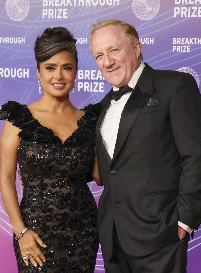 „Jeszcze za wcześnie na siwe włosy”: 59-letnia Salma Hayek zaskoczyła fanów nieoczekiwaną zmianą wizerunku