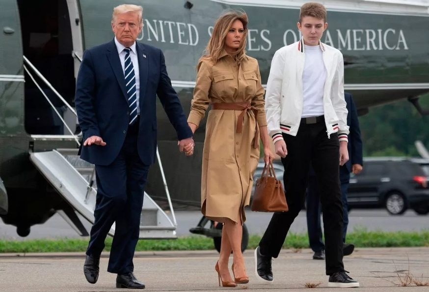 „Nowe zdjęcia Barrona Trumpa wywołały ogromne poruszenie: drobny szczegół, o którym mówi cały internet!”