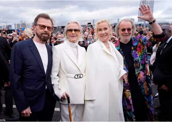 Legendarny zespół ABBA ponownie się zjednoczył po 36 latach: kultowe gwiazdy znów na scenie z niesamowitą energią!
