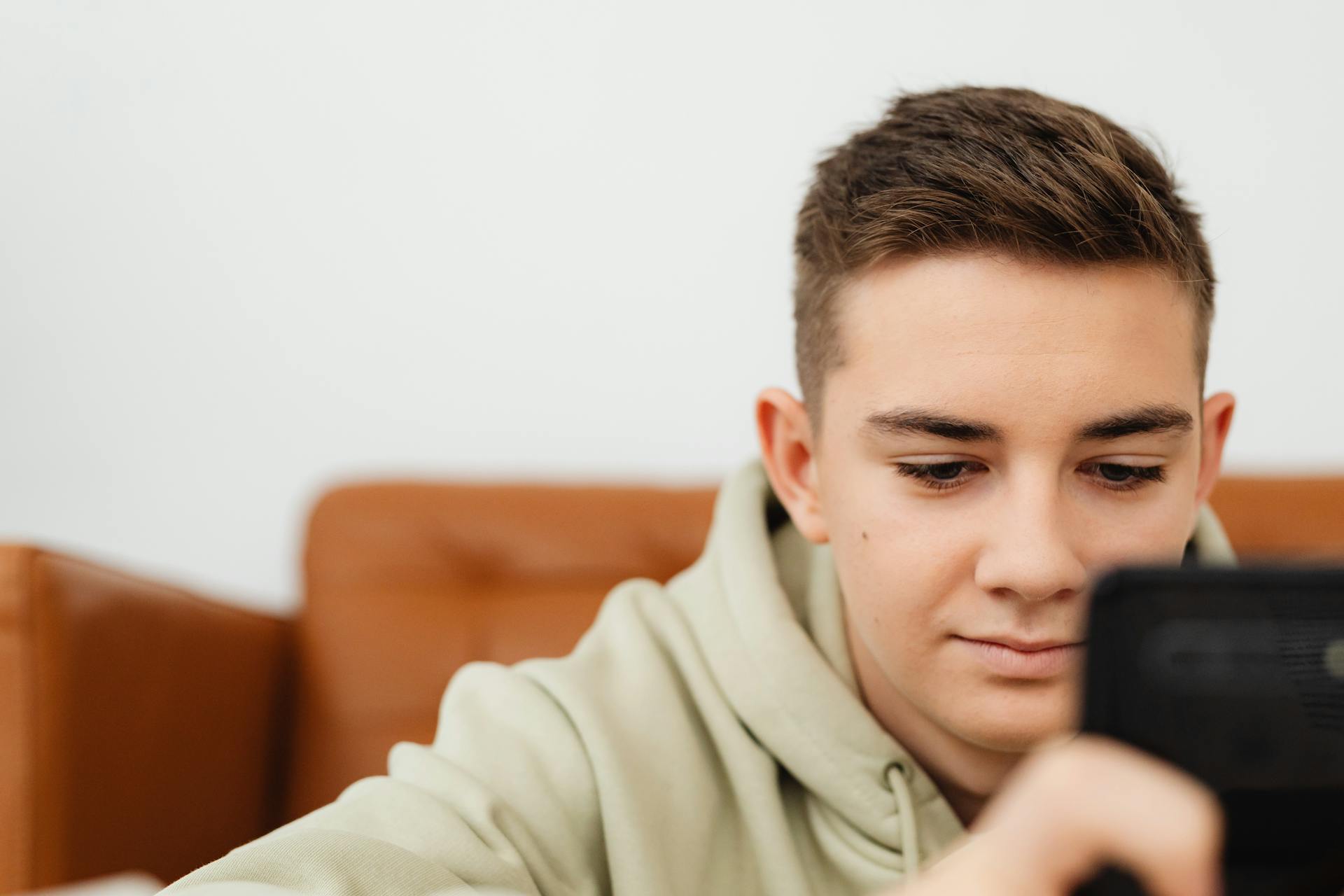 Mój 19-letni syn, student, napisał do mnie: „Tak mi przykro, mamo”, po czym wyłączył telefon – 10 minut później zadzwonił nieznany numer i doprowadził mnie do łez
