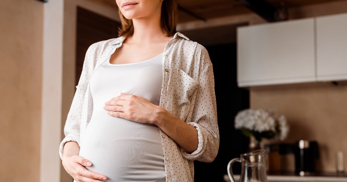 Mój mąż dwukrotnie przekonał mnie, żebym została matką zastępczą – kiedy spłacił dług swojej mamy, zostawił mnie