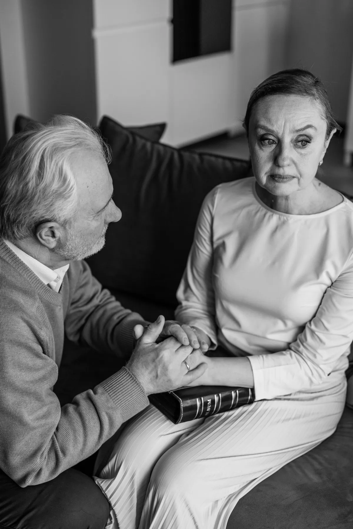 Moja siostra zniknęła po nocy poślubnej, a dziesięć lat później znalazłam list, który napisała następnego ranka