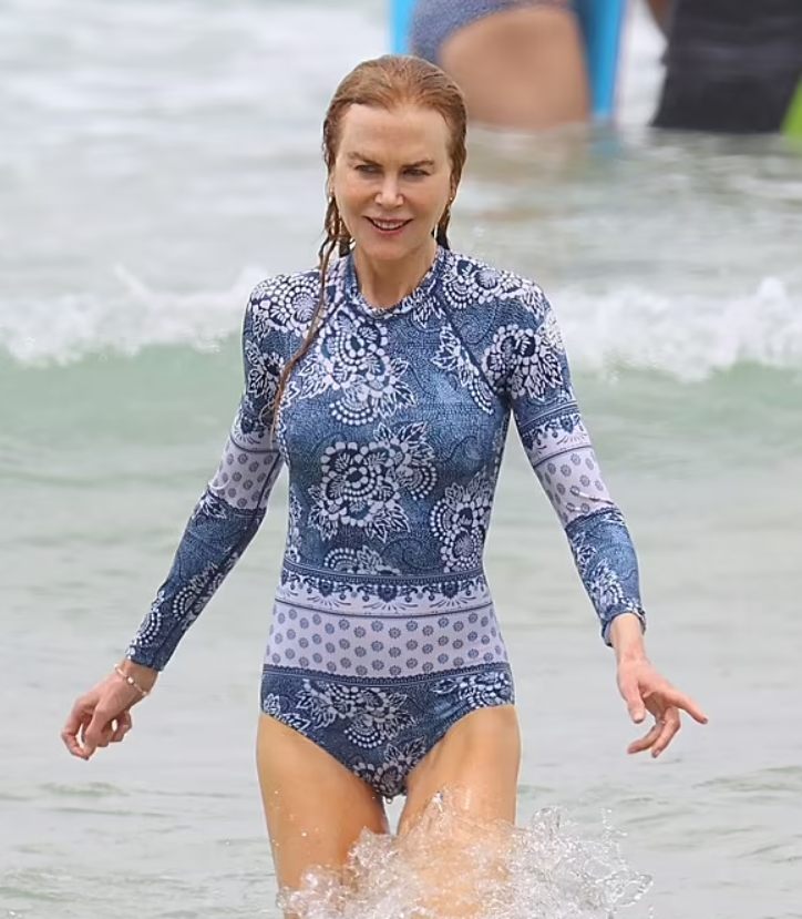 Rzadkie ujęcie paparazzi z plaży sprawiło, że fani dwa razy przyjrzeli się bliżej: ta słynna hollywoodzka para poza czerwonym dywanem wygląda zupełnie inaczej!