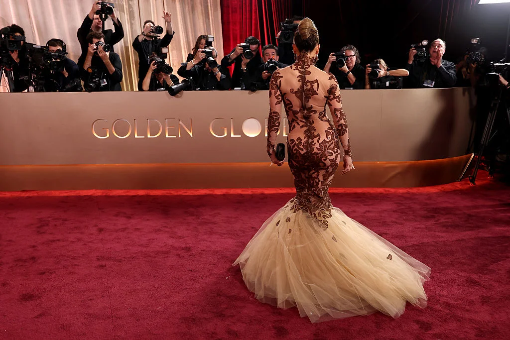 Jennifer Lopez oszołomiła publiczność swoją przezroczystą sukienką —, czerwony dywan nie wytrzymał takiej intensywności.